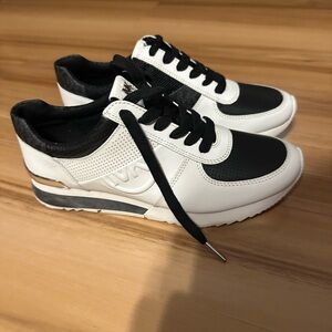 Michael Kors Ladies Black and White Sneakers